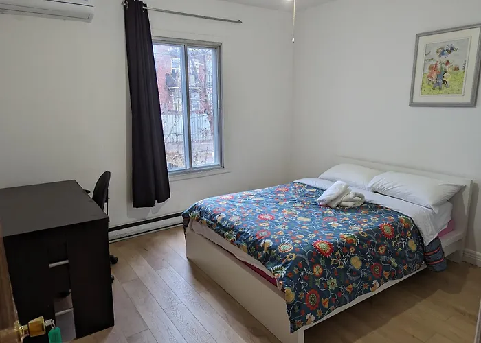 Harmony Room Near Metro Monk Station With Self Check-In Montreal